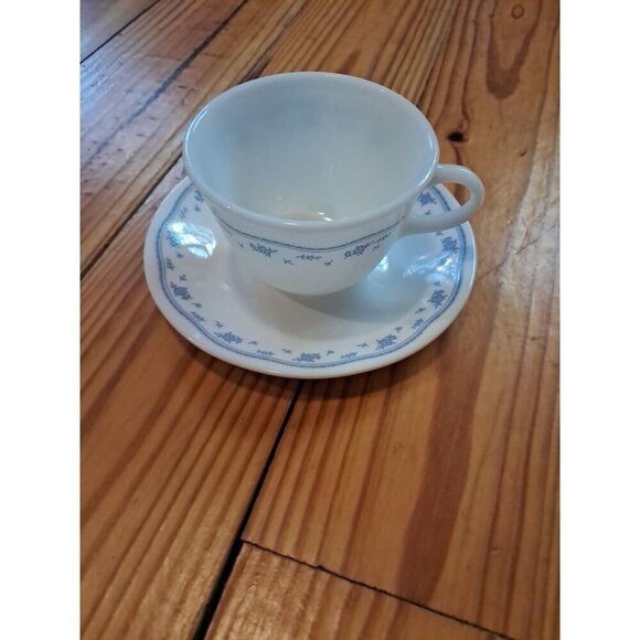 CORNING CORELLE PYREX MORNING BLUE COFFEE MUGS SET 7 VTG Milk Glass & Plates - Picture 4 of 4